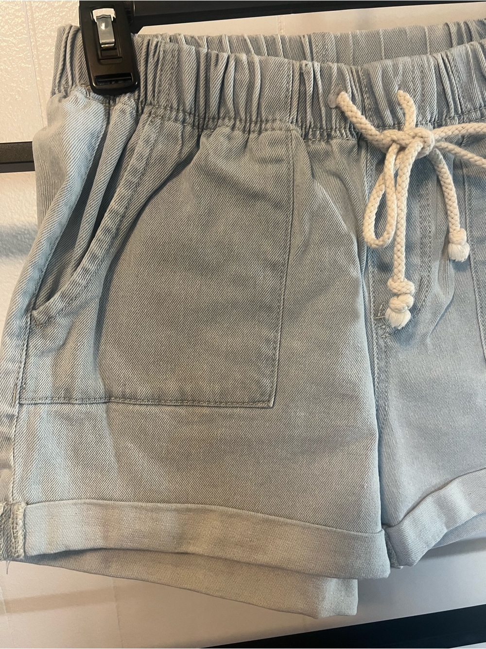 No Boundaries EUC Women’s Small 3-5 Denim Cuffed Pull On Shorts - Picture 2 of 8